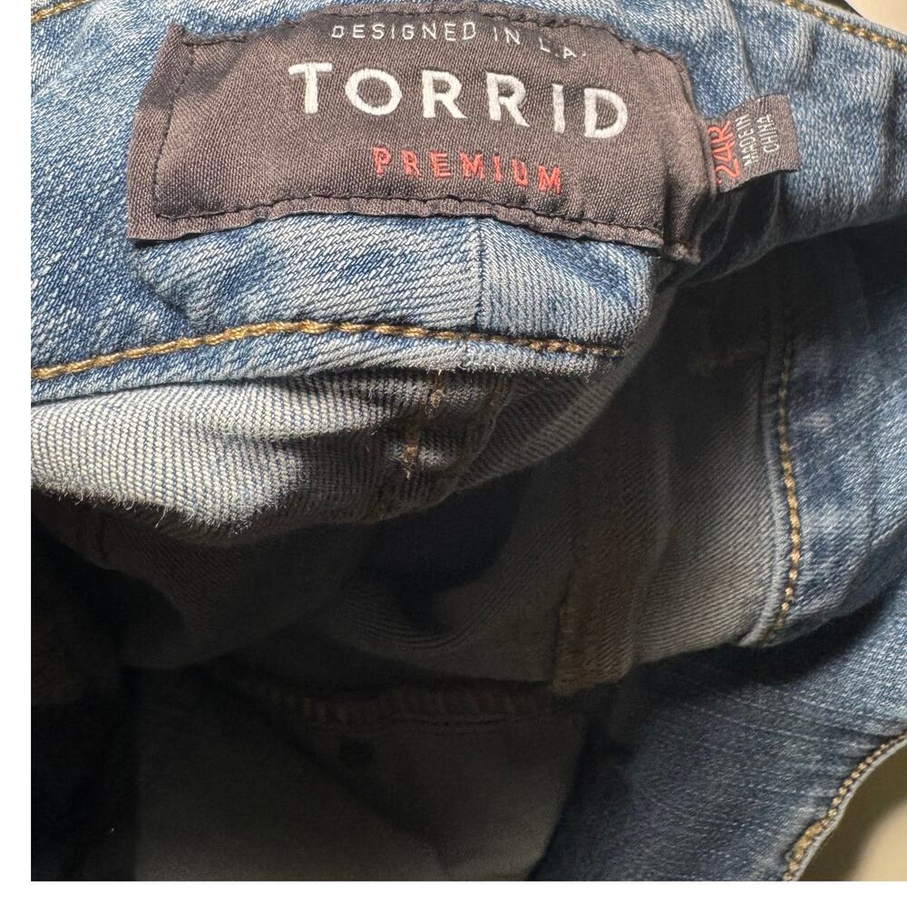 Torrid Premium distressed skinny jeans - Picture 3 of 3